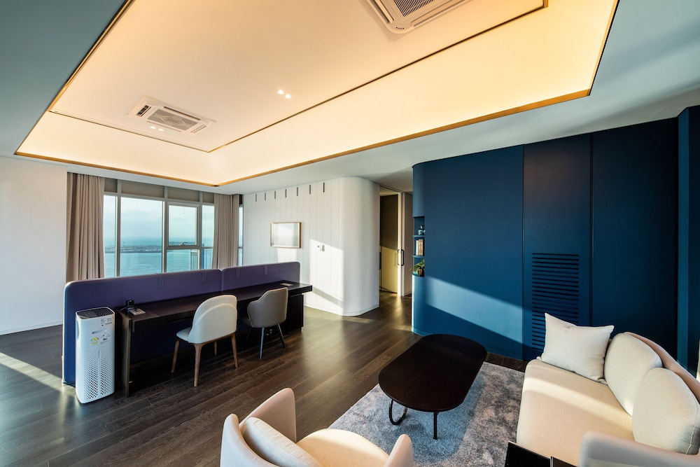 Luxury Room, 1 Double Bed, Ocean View photo 2