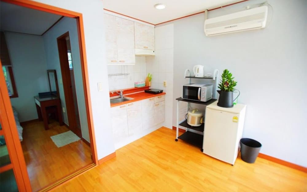 Room (Banong)