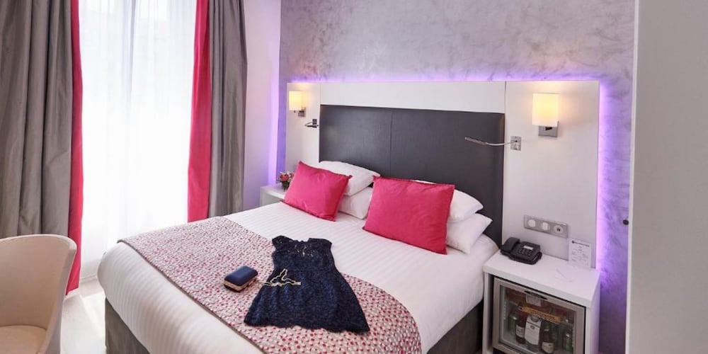 Classic Room, 1 Double Bed, Non Smoking (Small Room) - Photo 4