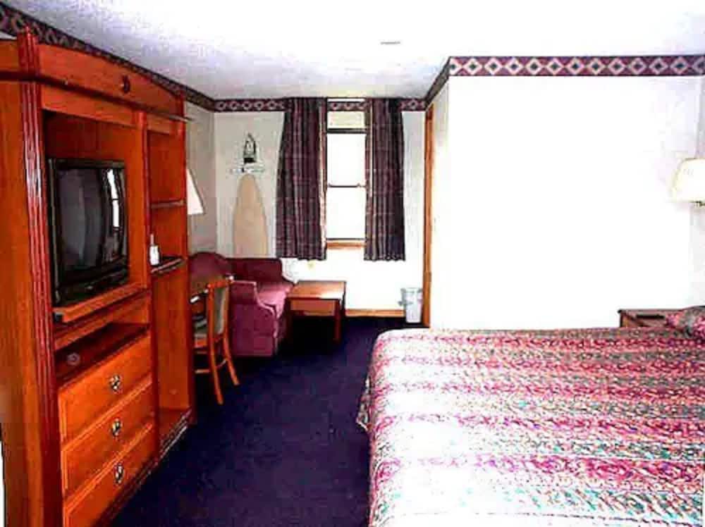 Deluxe king room photo 2