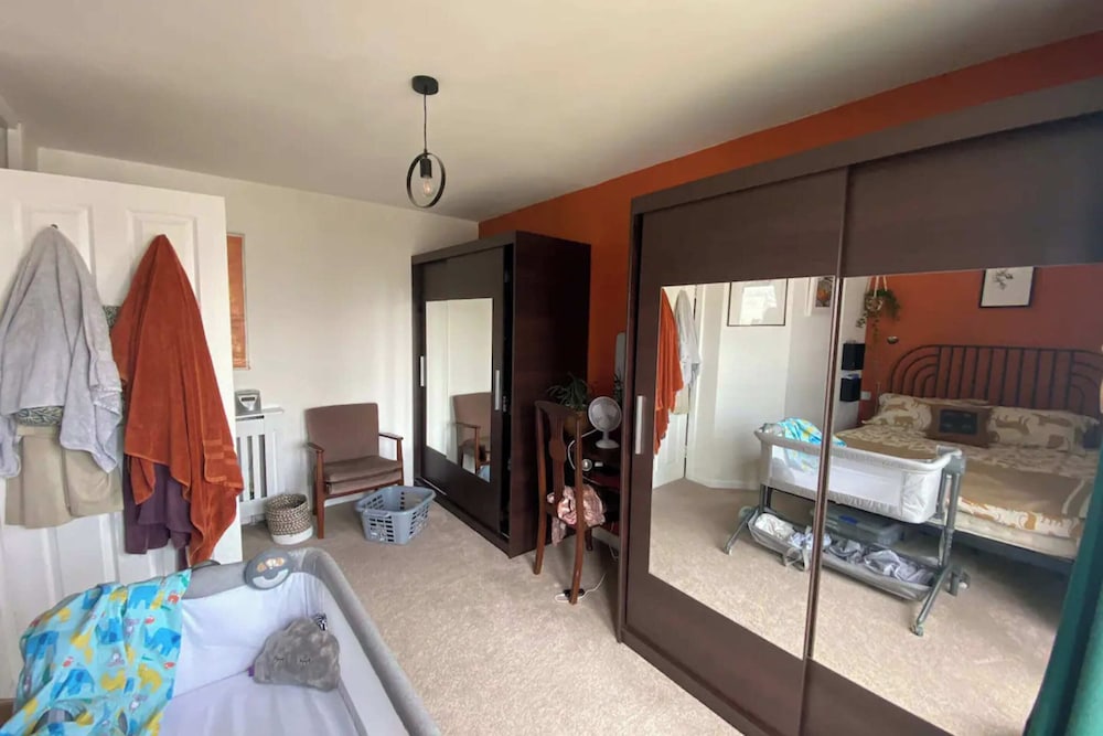 Basic House, Multiple Beds photo 3