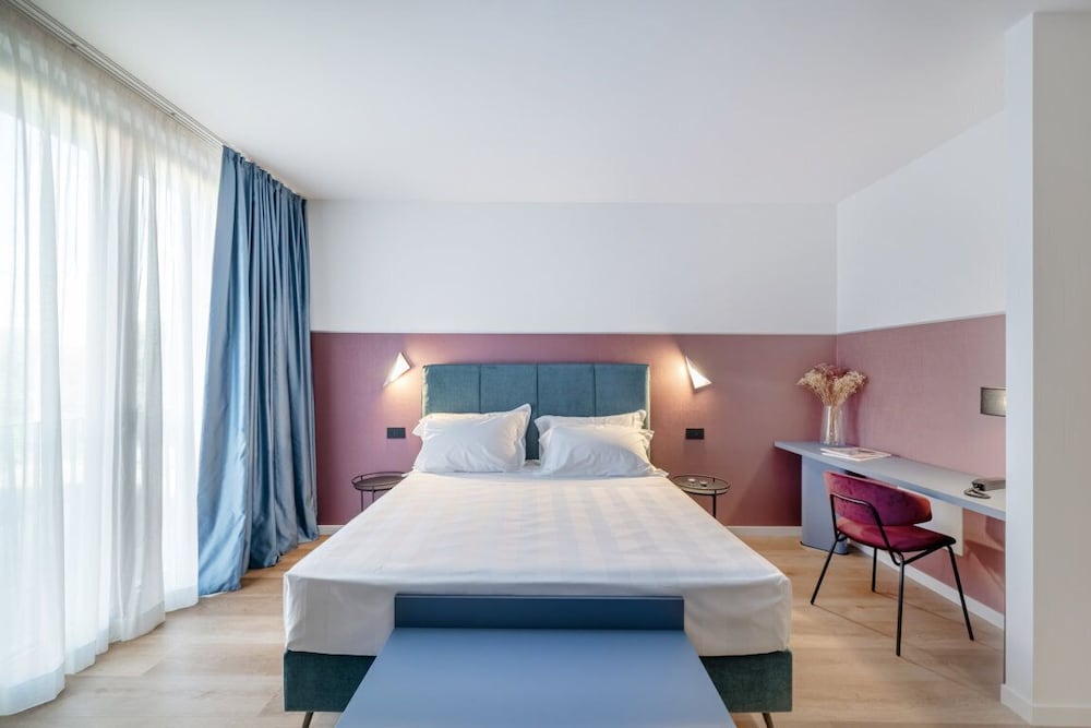 Deluxe Triple Room, Non Smoking, City View
