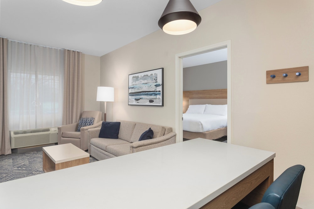 Suite, 1 Bedroom, Kitchen (Living and Dining Area) - Photo 3