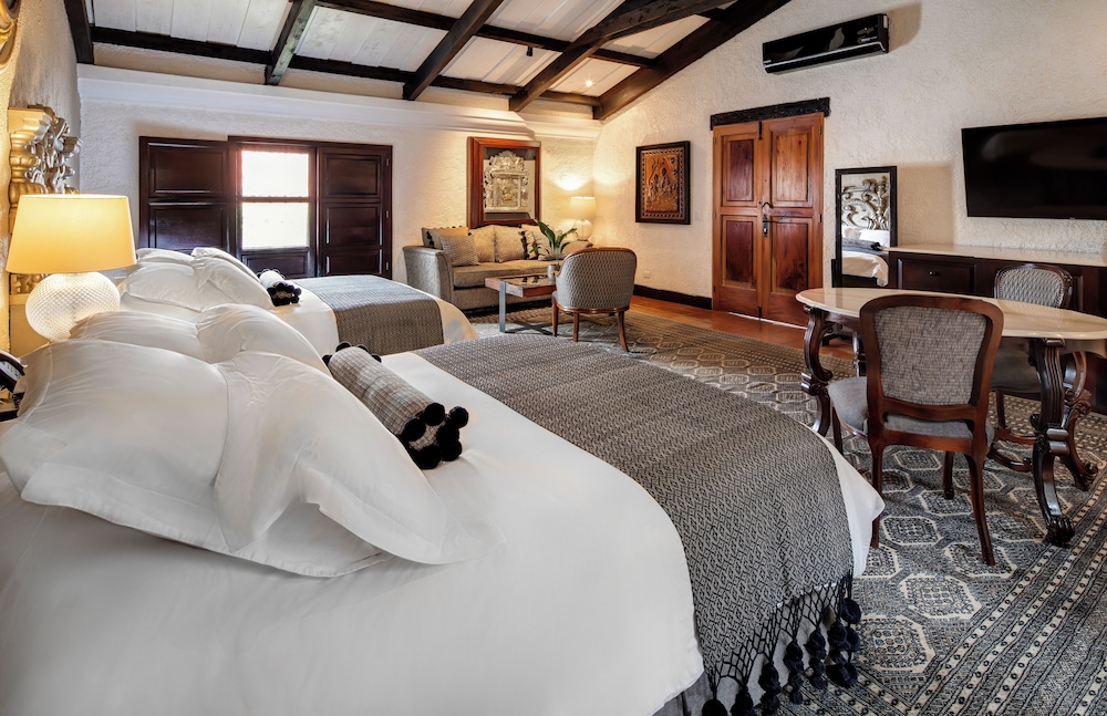 Master Suite, 2 Queen Beds, No. 2 & 9 photo 3