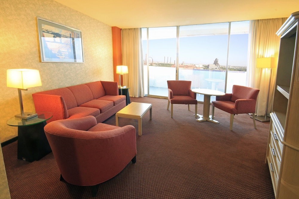 Club Queen Room With Lounge Access thumbnail 5