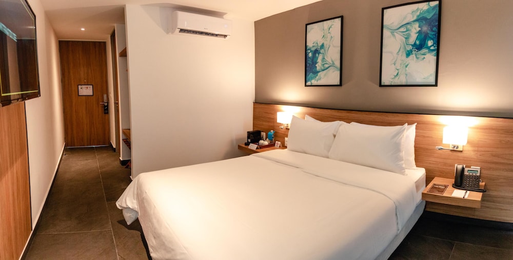 Standard Room, 1 Queen Bed - Photo 1