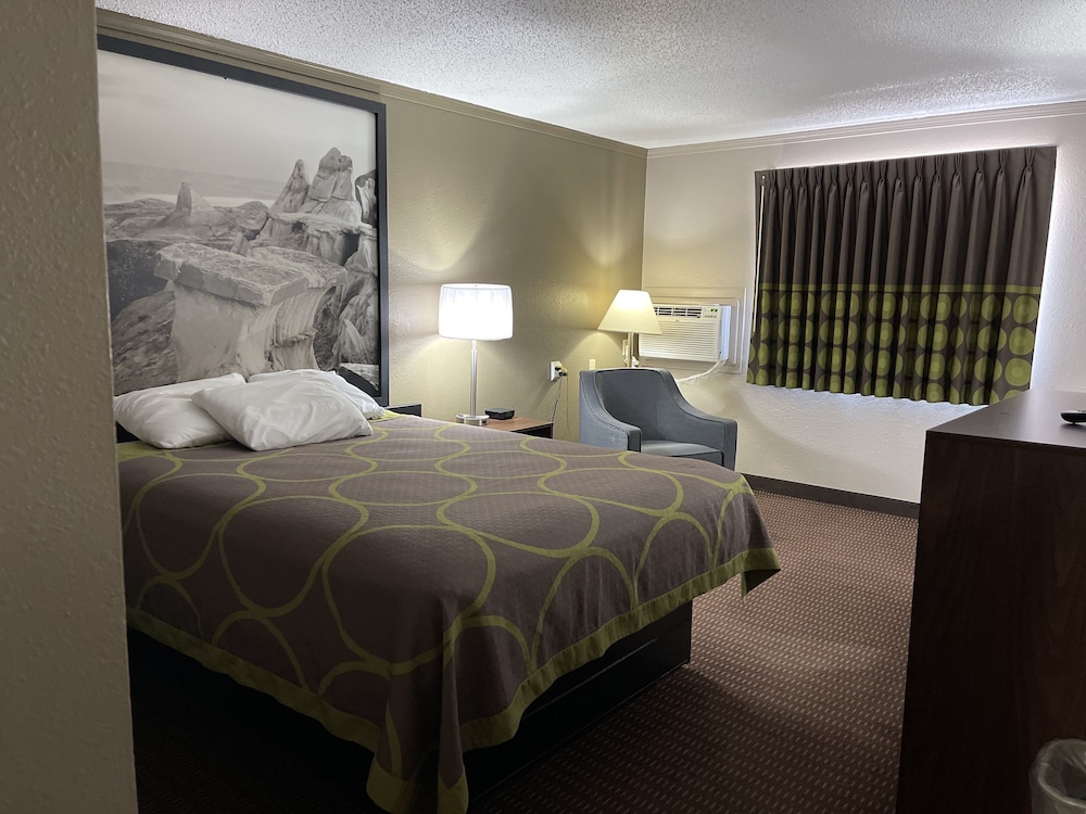 Standard Room, 1 Queen Bed - Photo 5