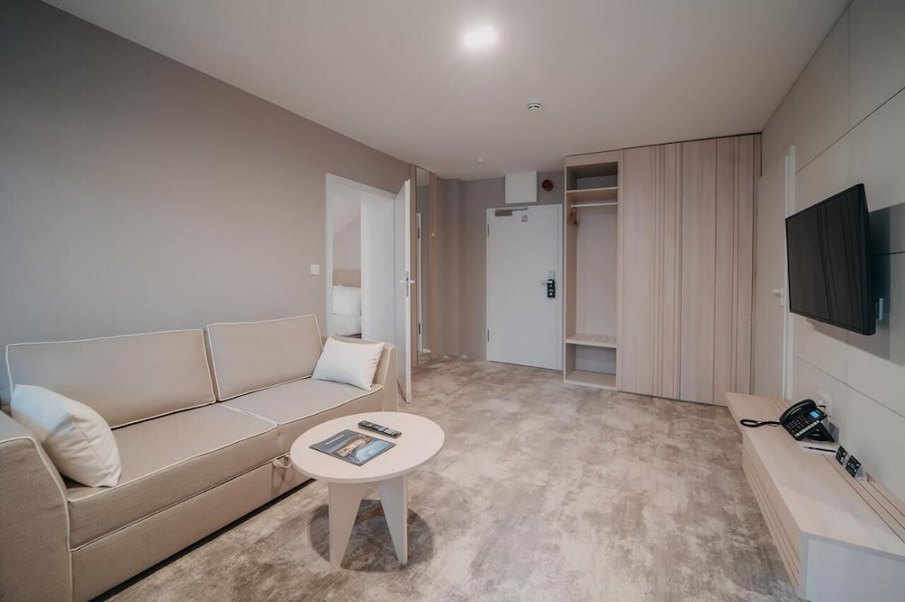 Deluxe Apartment - Photo 2