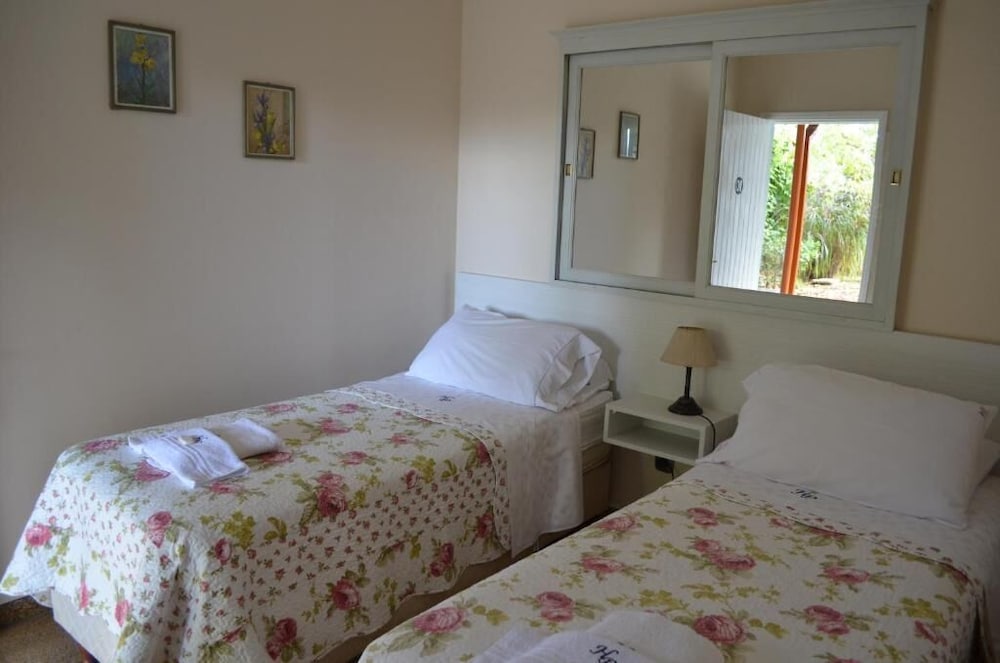 Economy Double Room, 2 Twin Beds photo 3