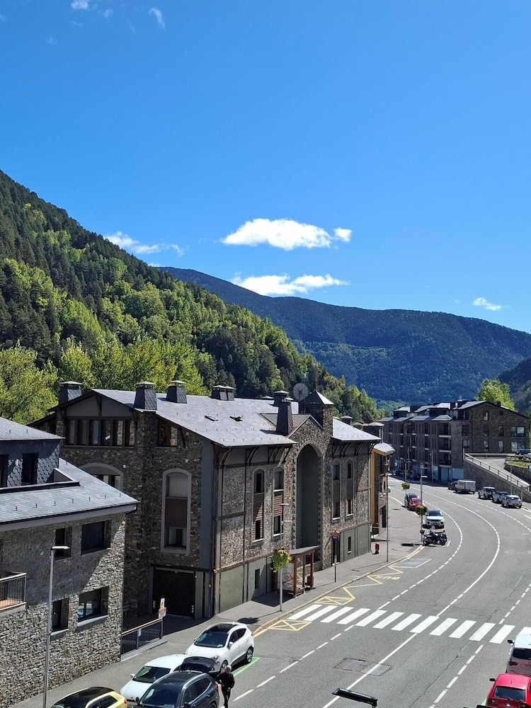 Economy Double or Twin Room, Balcony, Mountain View photo 3