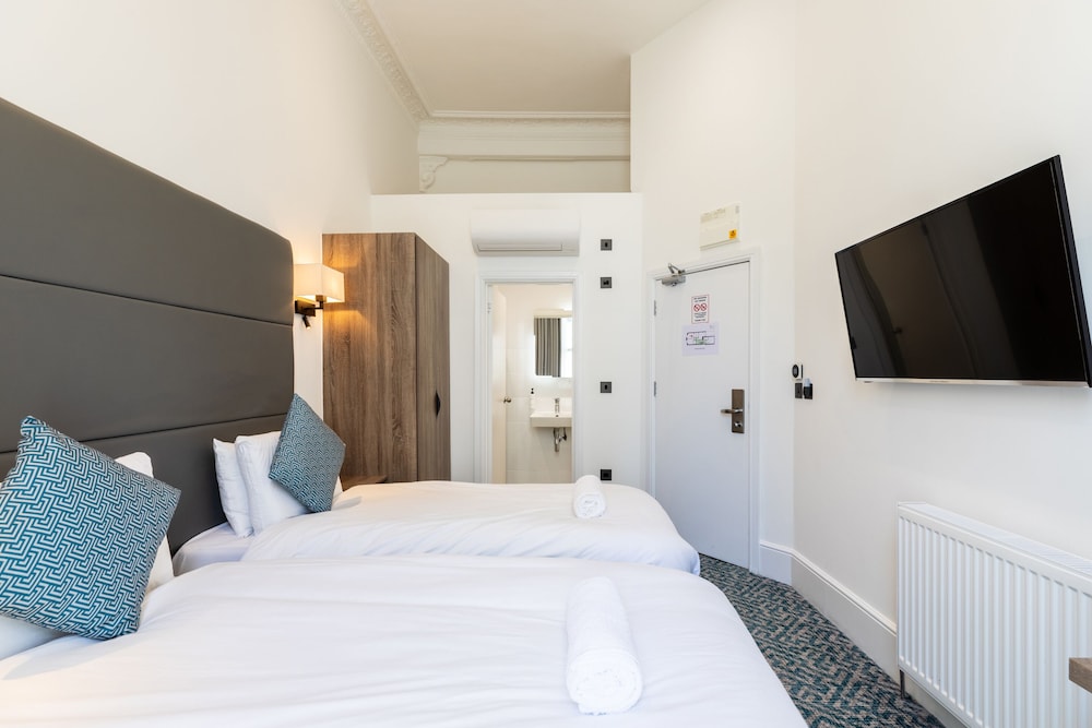 Premium Twin Room, Ensuite (Deluxe) photo 3