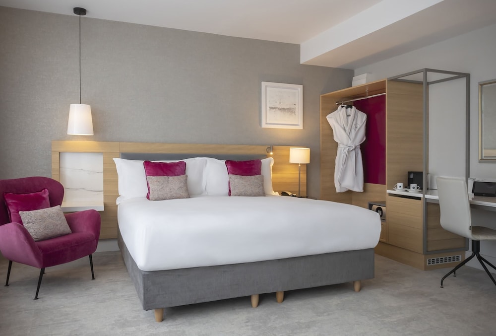 Deluxe Queen/King Room
