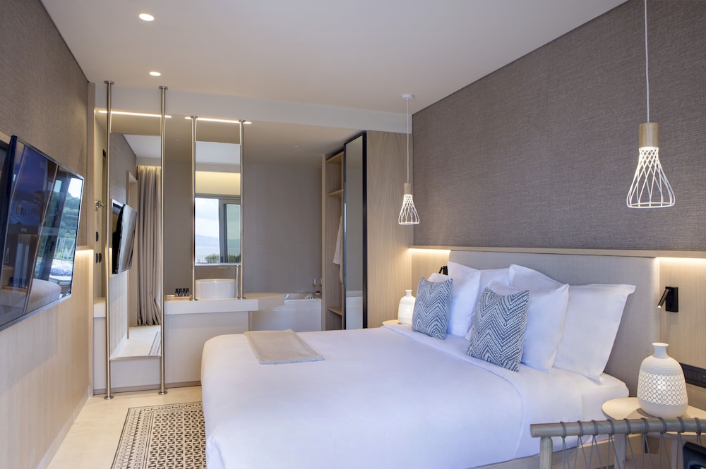 Suite Panorámica de 2 Dormitorios con Vistas al Mar, Piscina Privada y Jacuzzi