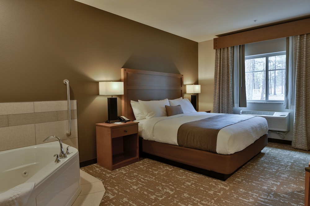 Suite, 1 King Bed, Jetted Tub (Single King Whirlpool) photo 2