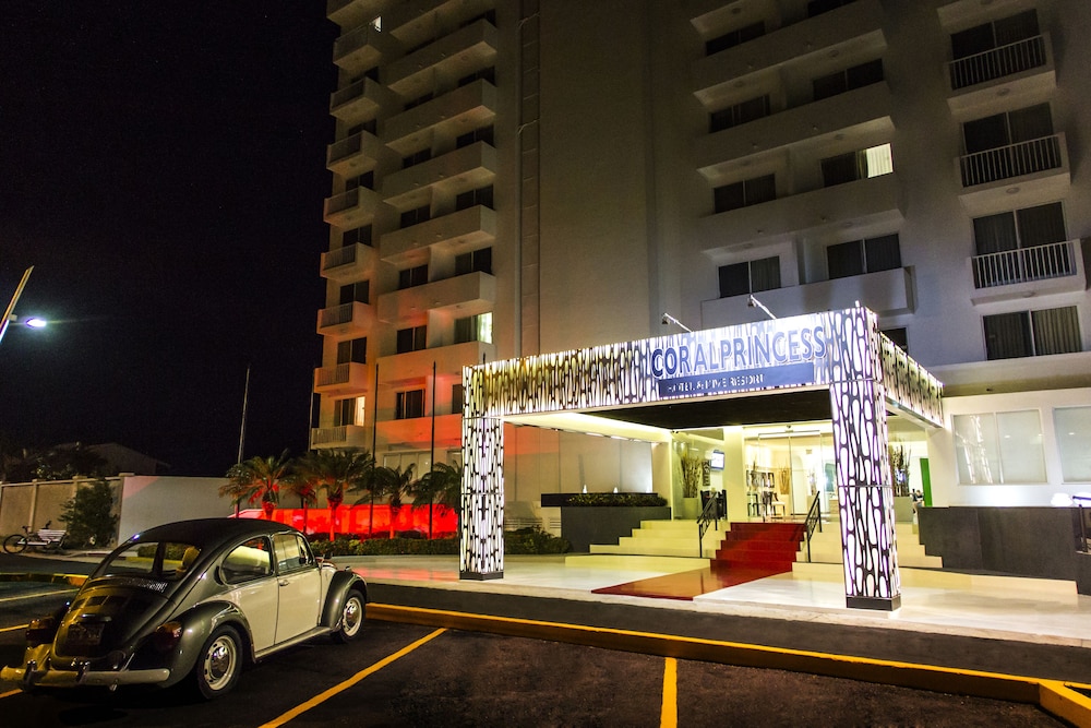 Superior Jungle Adventure - 1 King Bed