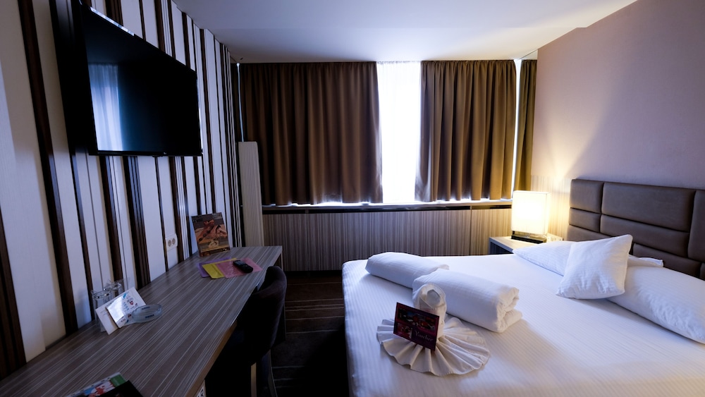 Superior Double or Twin Room - Photo 7