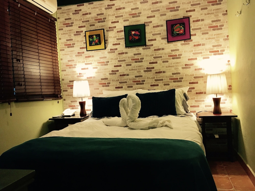 Basic Double Room, 1 Double Bed, Private Bathroom photo 3