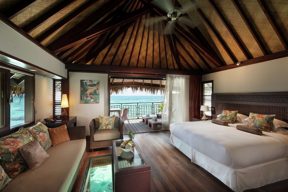 King Bungalow With Lagoon View