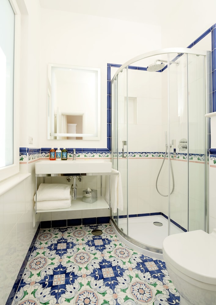Basic Double or Twin Room - Photo 7