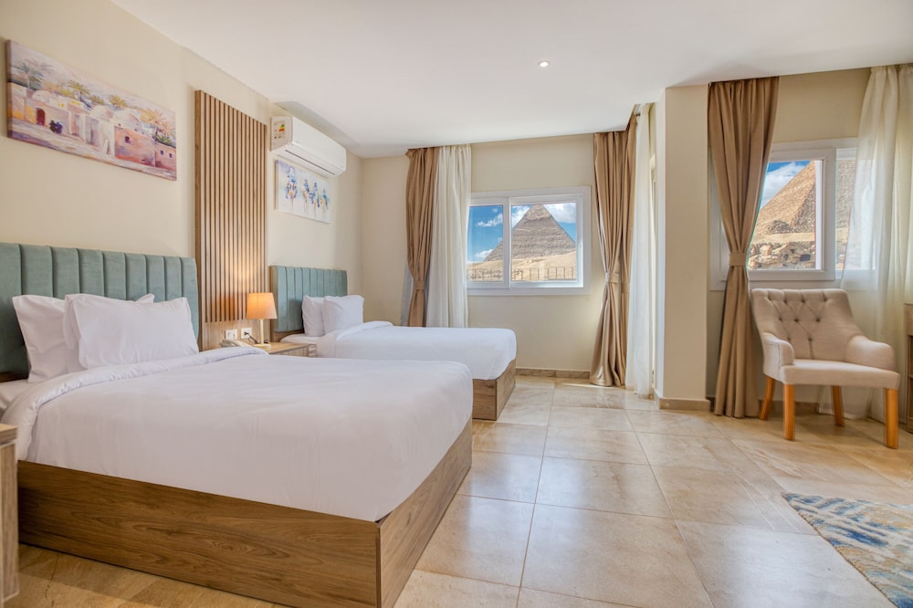 Deluxe Twin Room With Panoramic Pyramids View photo 1