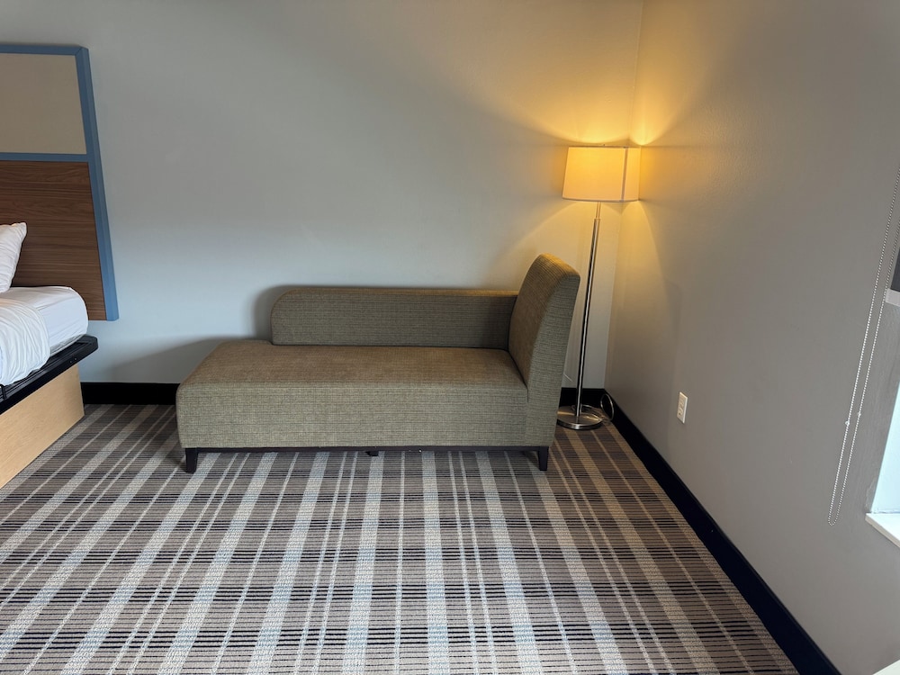 Deluxe Room, 2 Queen Beds, Non Smoking - Photo 3