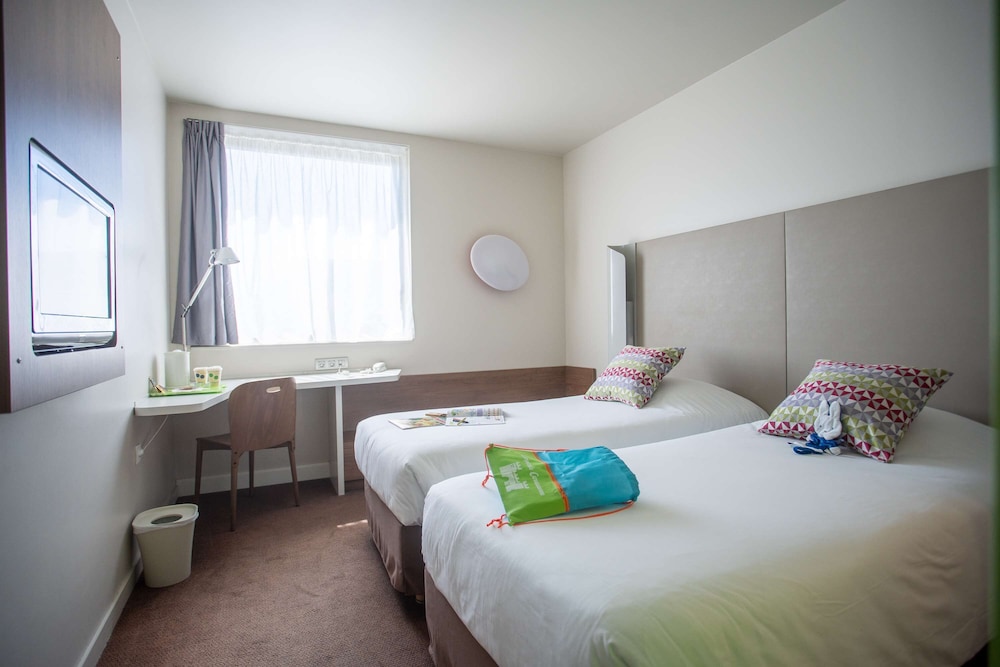 Standard Room, Multiple Beds - Photo 4