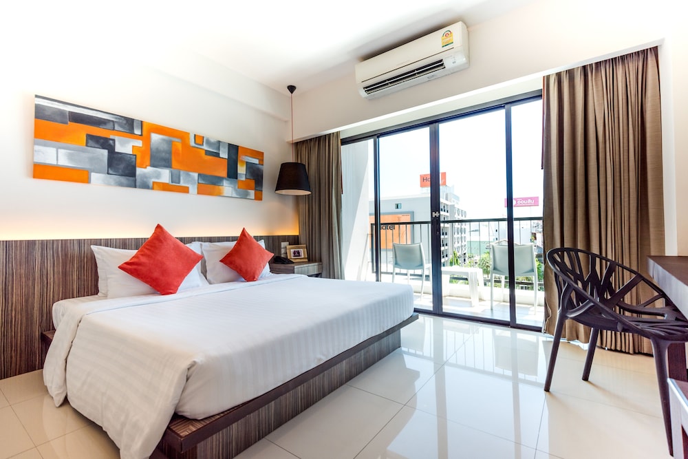 Deluxe Pool View