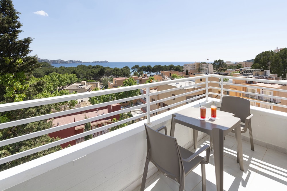 Habitación Doble con Vista al Mar (3 Adultos)