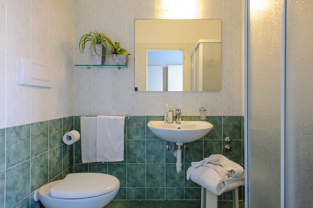 Comfort Quadruple Room, 1 Bedroom - Photo 4