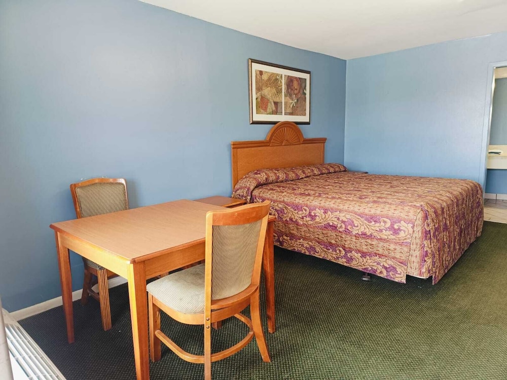 Room, 1 King Bed, Smoking