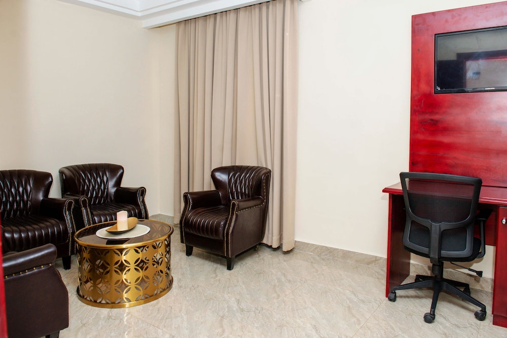 Superior Suite - Photo 6