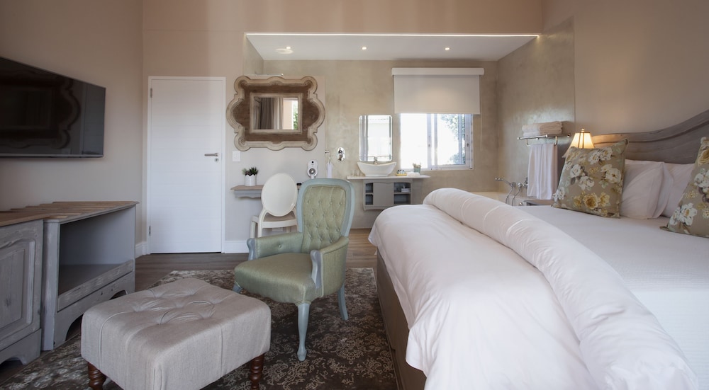 Luxury Pool Suite photo 3