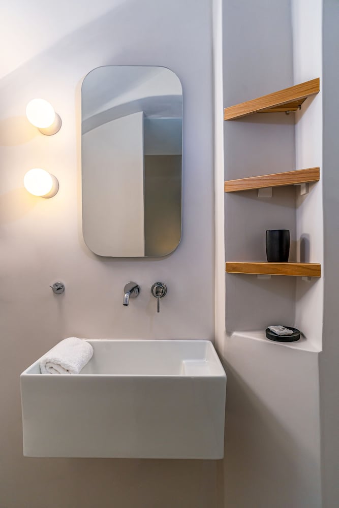 Duplex Suite with outdoor hottub Caldera View - Photo 5