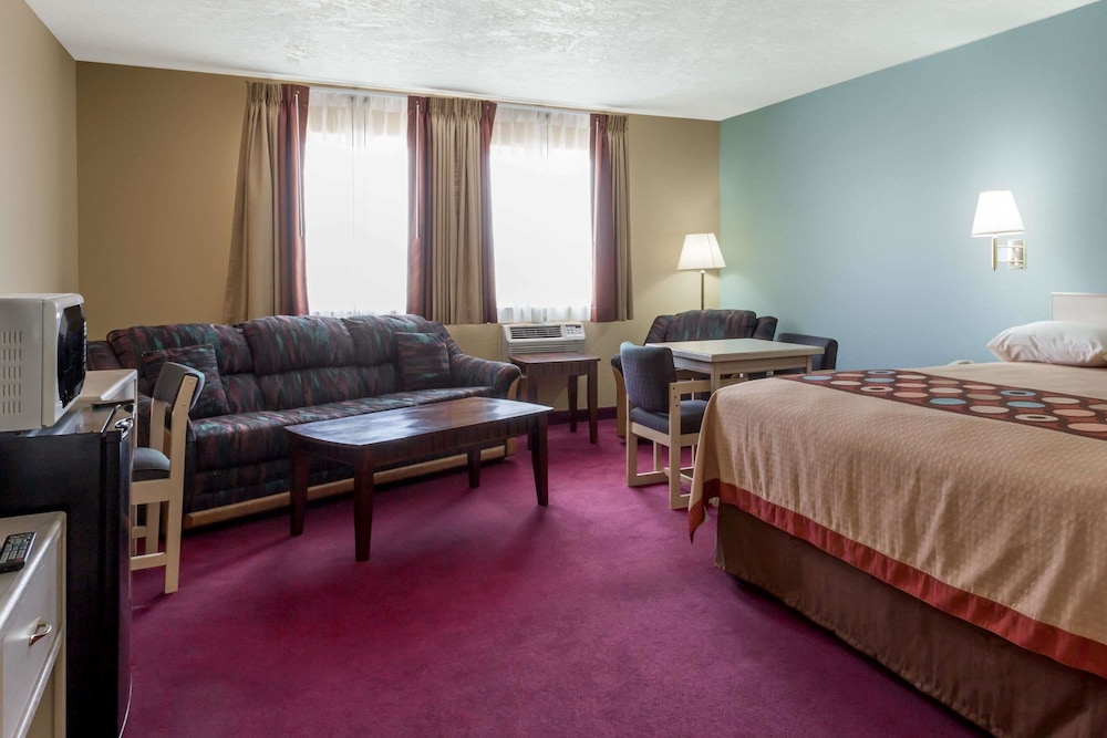 Suite, 1 King Bed, Microwave photo 1