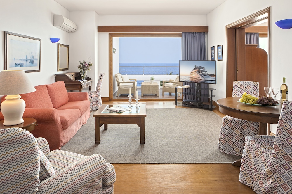 Premium Hotel or Bungalow Suite Sew View - Photo 1