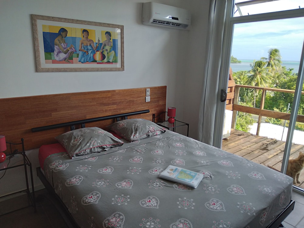 Classic Double Room, 1 Queen Bed, Lagoon View photo 1