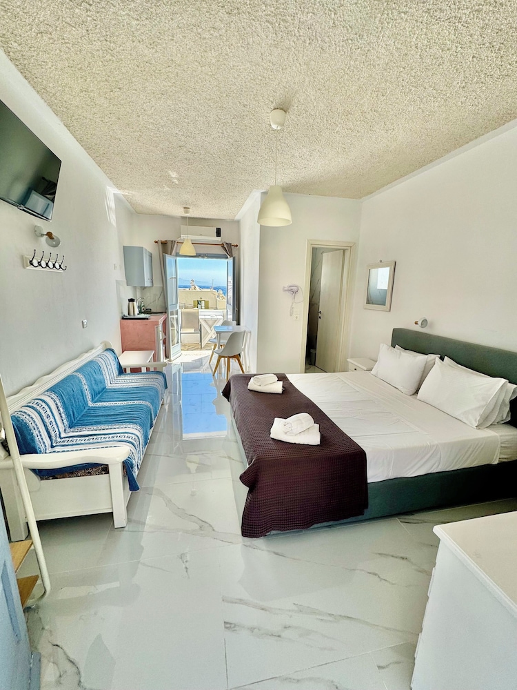 Studio, 1 Double Bed, Pool View - Photo 1
