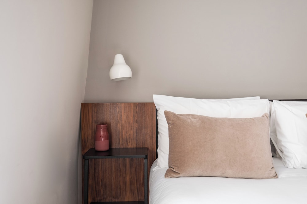 One Bedroom Apartment