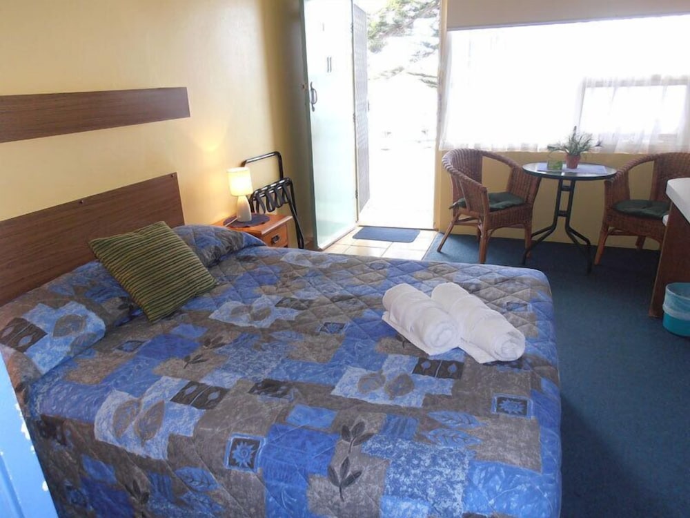 Twin Room, Lake View photo 3