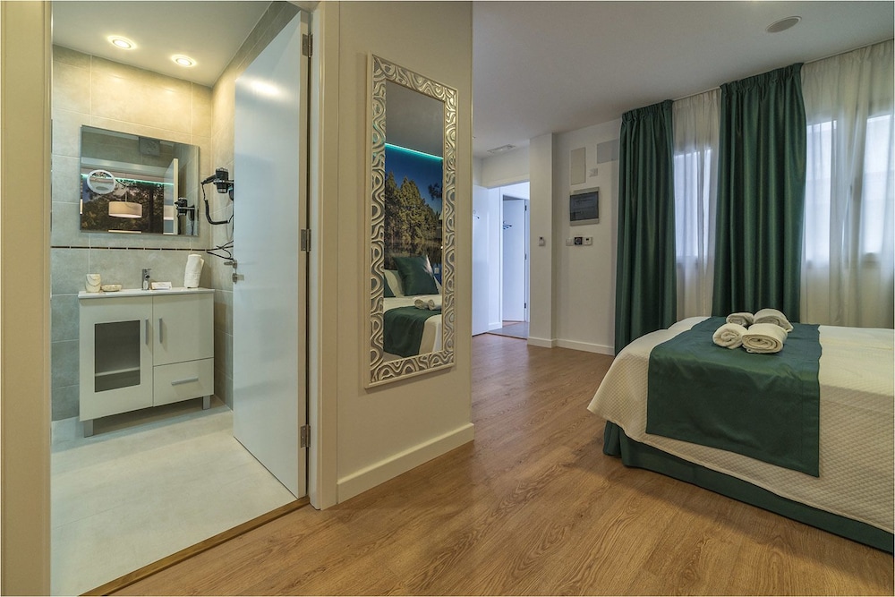 Studio Suite, 1 Queen Bed with Sofa bed