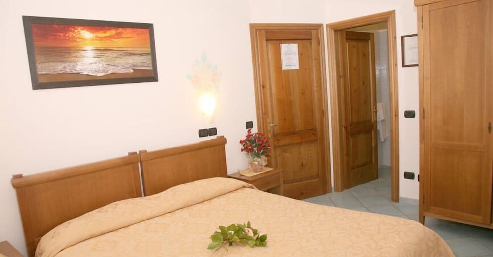 Economy Double or Twin Room photo 2