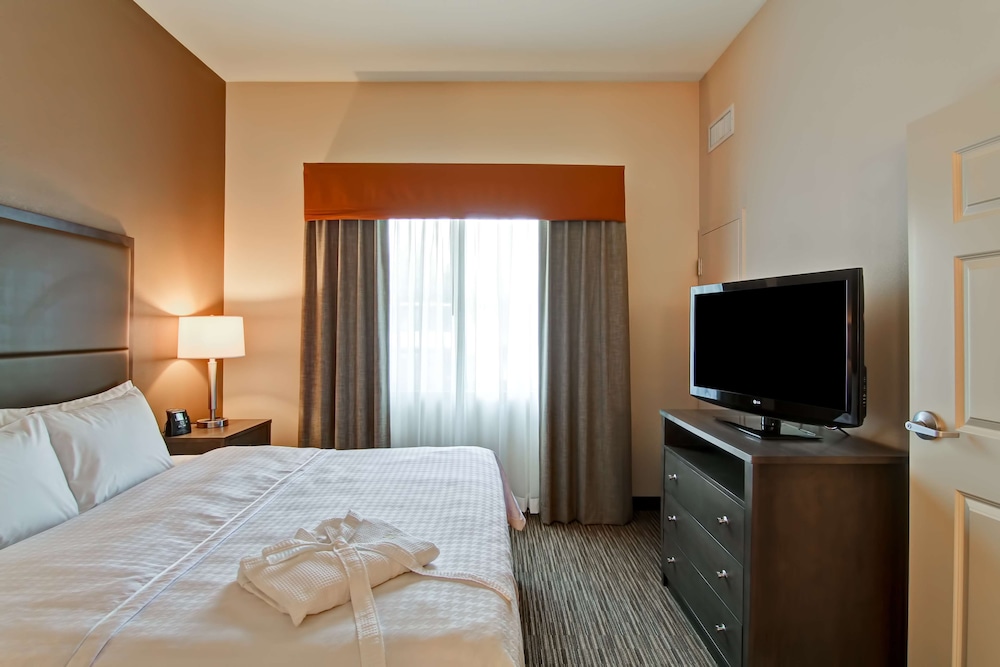 Suite, 1 King Bed - Photo 3