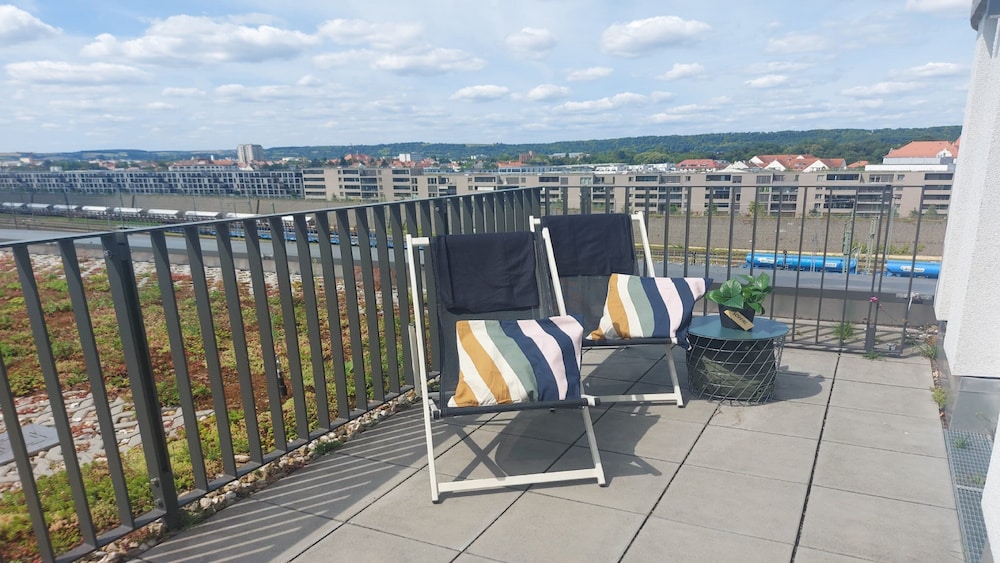 Premium Room, 1 Queen Bed, City View (Roof Terrace, Up to 3 Adults) - Photo 1