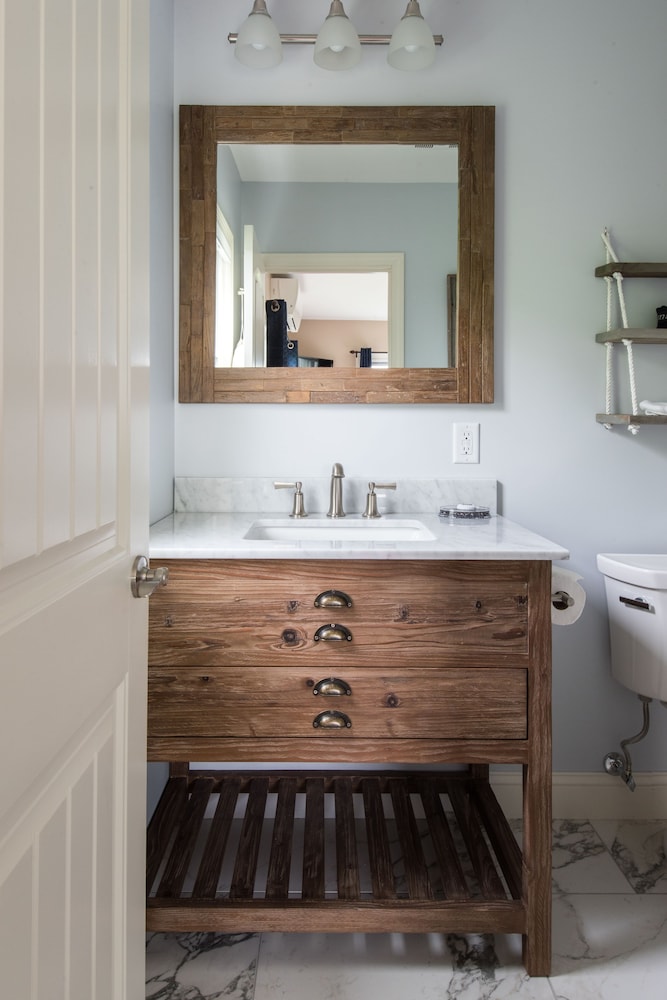 Carriage House King Suite photo 3