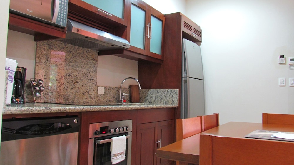 Suite, 2 Bedrooms (Master) - Photo 12