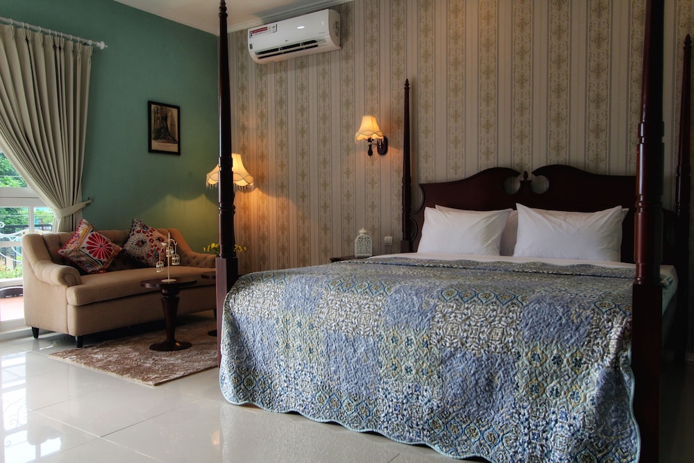 Suite - Photo 1