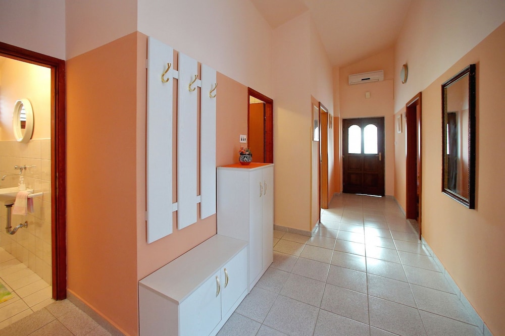 Apartment (Julijana - economy apartment - A1(6+1)