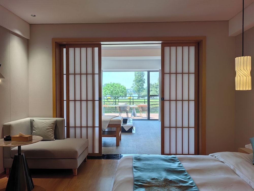 Luxury Double or Twin Room, Patio, Lake View photo 1