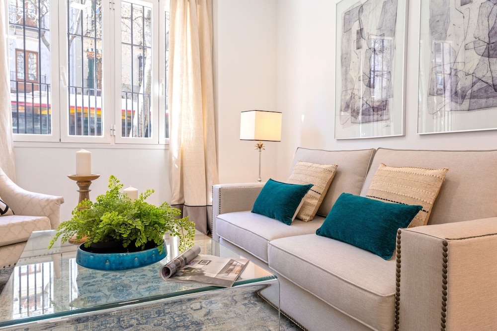 Beautiful 1 BD Apartment in the City Center Recaredo I, Photo 2