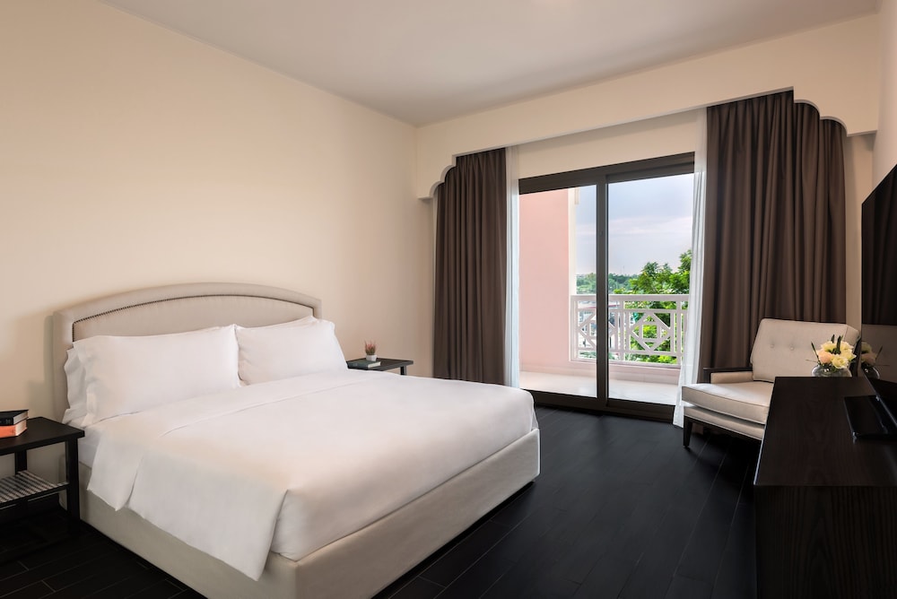 Two Bedroom Apartment with Free Shuttle to Beach - Photo 4